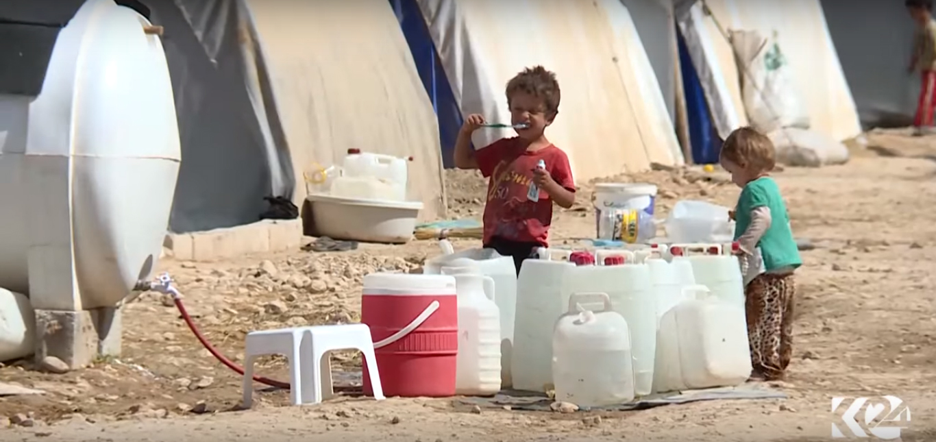 بالصور.. عائلات ايزيدية تعود الى وطنها لتعيش في المخيمات مرة اخرى